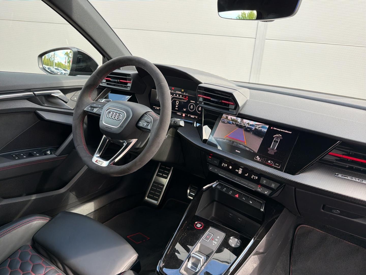 Bild über Audi RS 3 Sportback TFSI quattro S tronic - für weitere Informationen kontaktieren Sie den Audi Partner