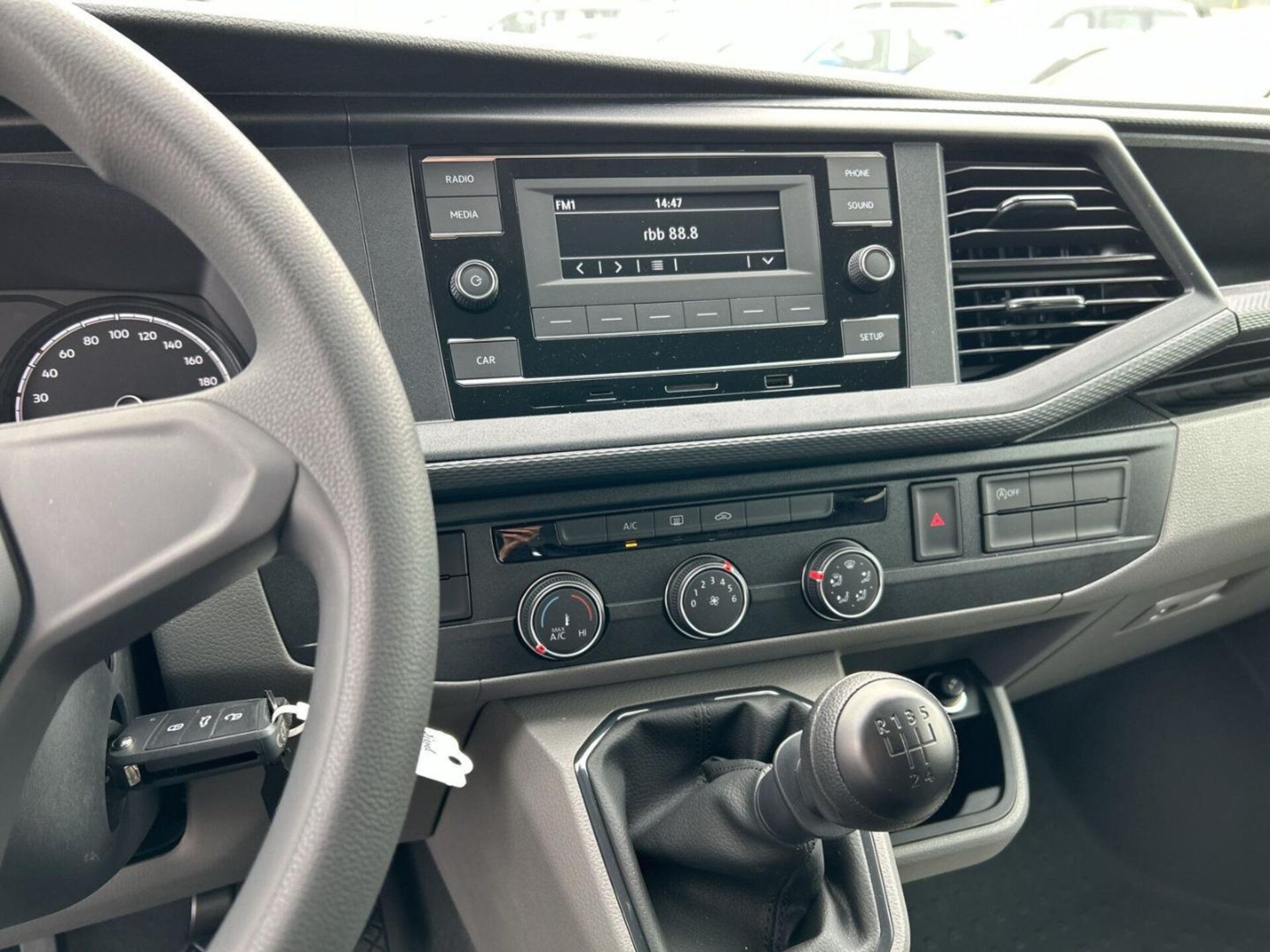 Volkswagen T6.1 Transporter Kombi kurzer Radstand