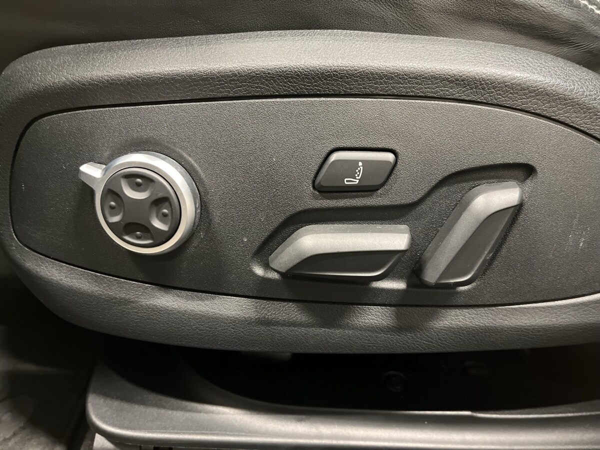 Image about Audi RS 4 Avant TFSI quattro tiptronic