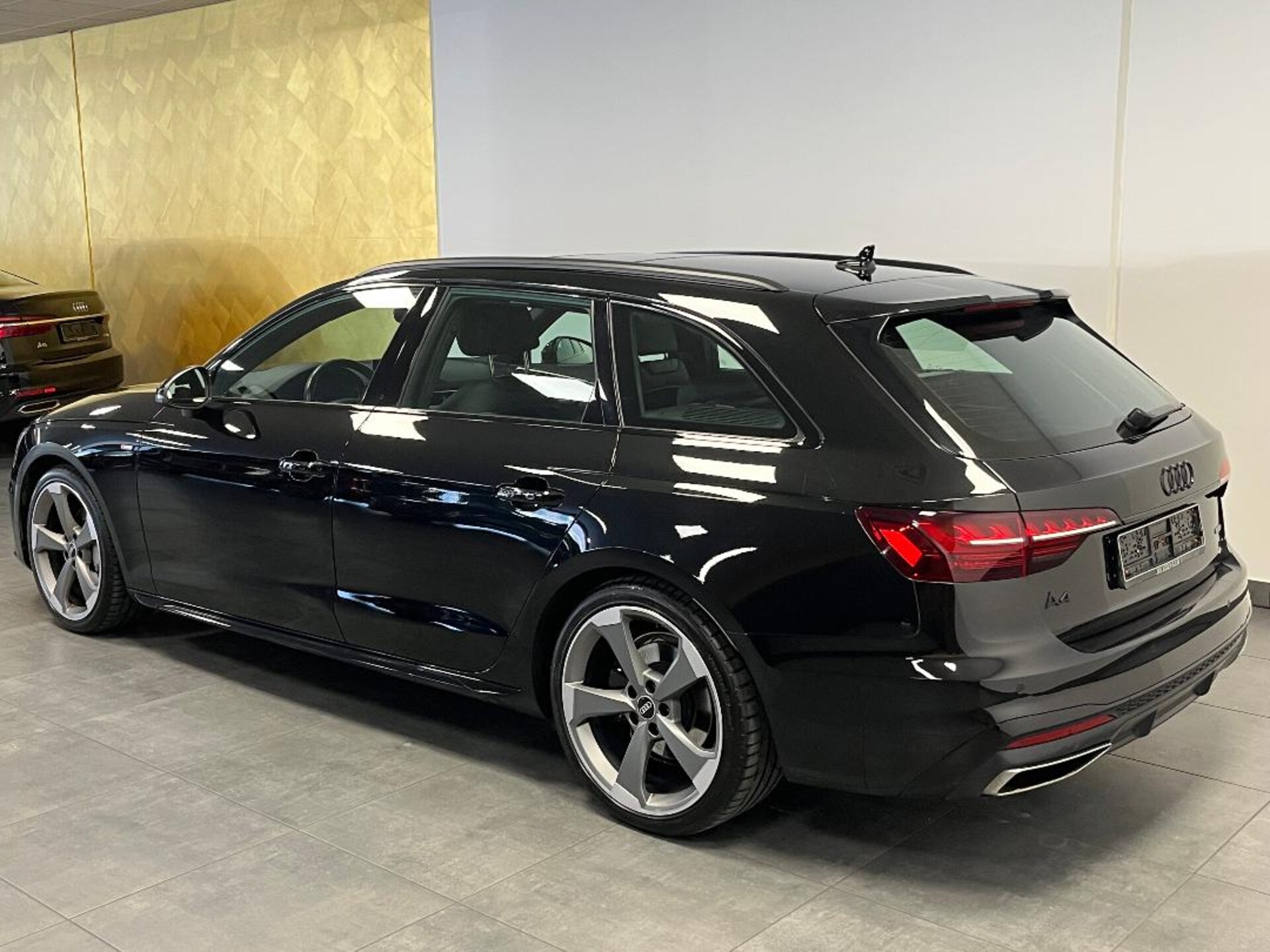 Audi A4 Avant S line