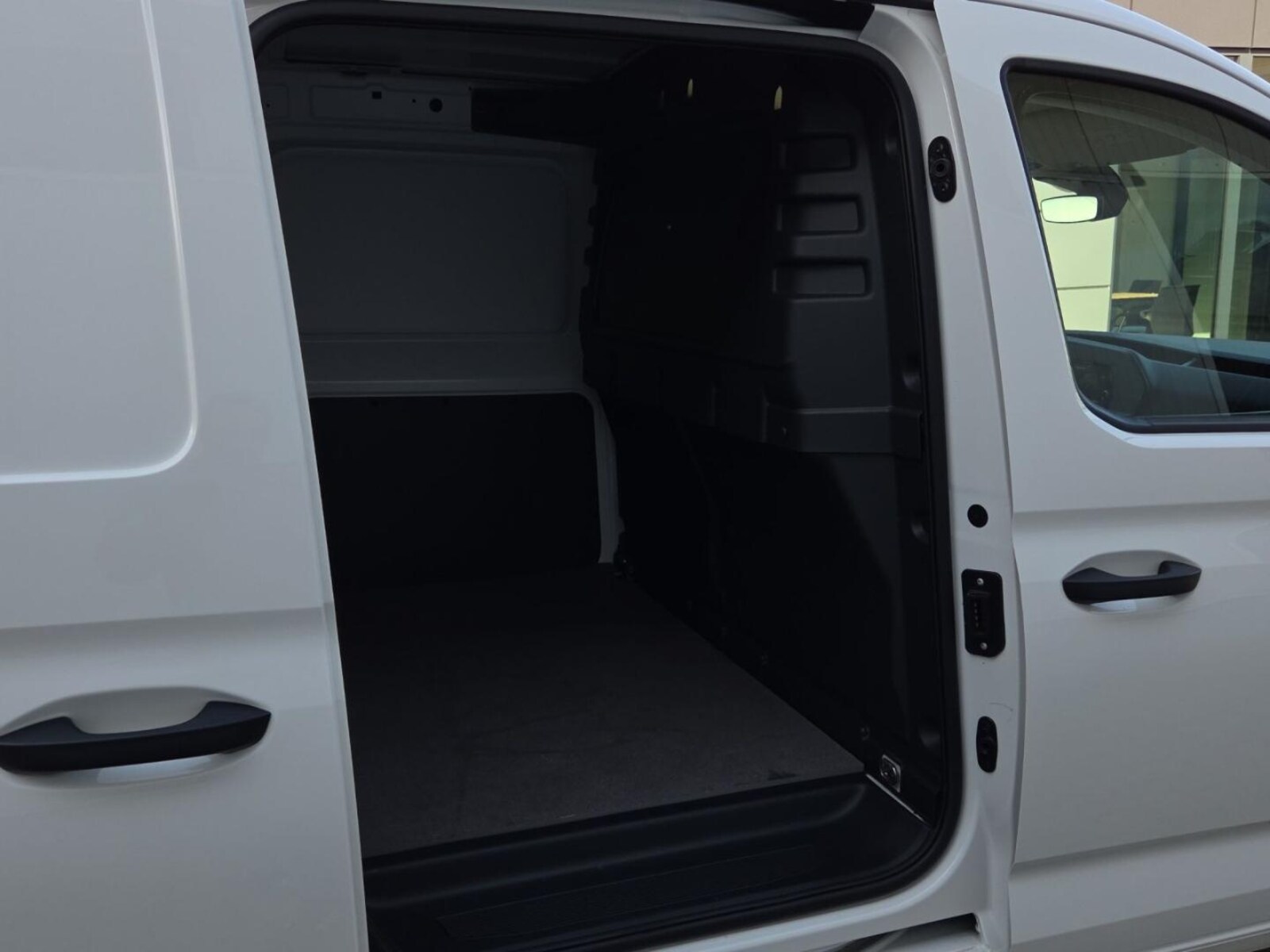Volkswagen Caddy Maxi Cargo – Bild 15