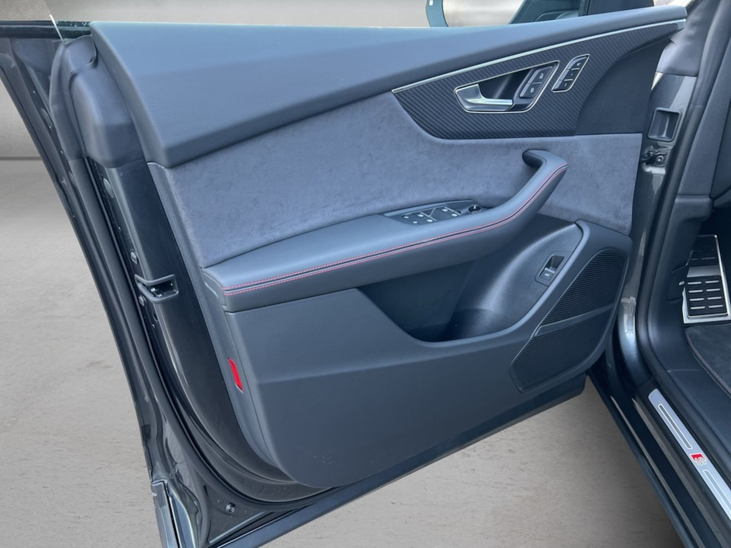 Bild über Audi SQ8 SUV TFSI quattro tiptronic - für weitere Informationen kontaktieren Sie den Audi Partner