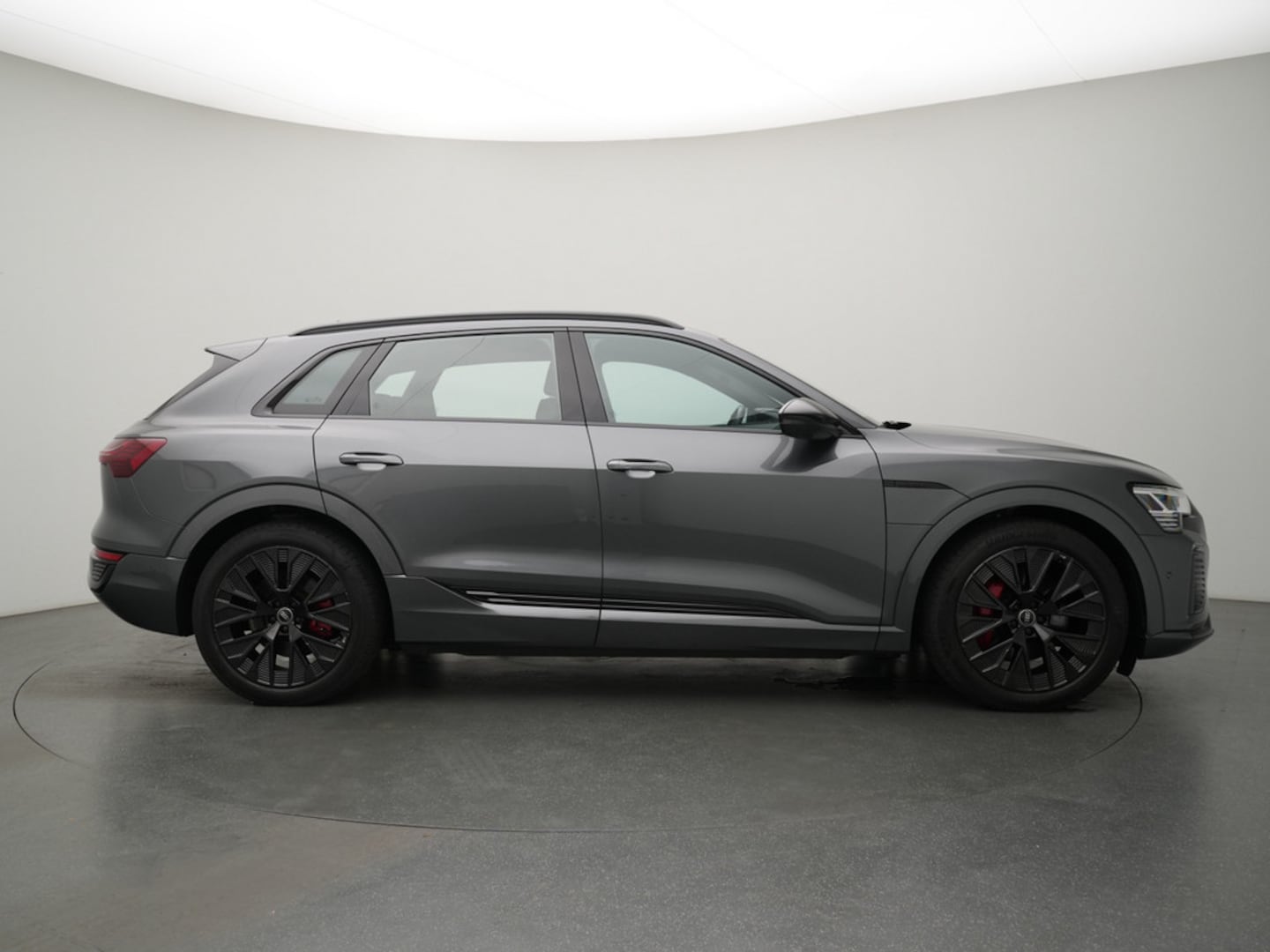 Bild über Audi Q8 e-tron S line 50 e-tron quattro - für weitere Informationen kontaktieren Sie den Audi Partner