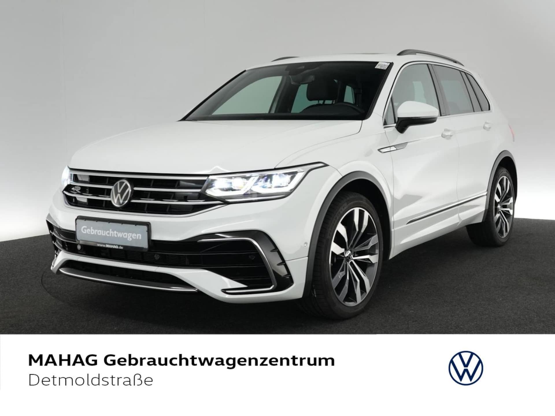 Volkswagen Tiguan — Volkswagen Tiguan Tiguan R-Line 2.0 TSI IQ.Light IQ.Drive Navi Pano AHK ParkAssist RearView APP DSG