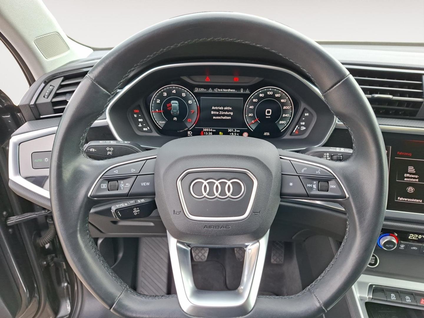 Bild über Audi Q3 S line 35 TFSI Schaltgetriebe - für weitere Informationen kontaktieren Sie den Audi Partner
