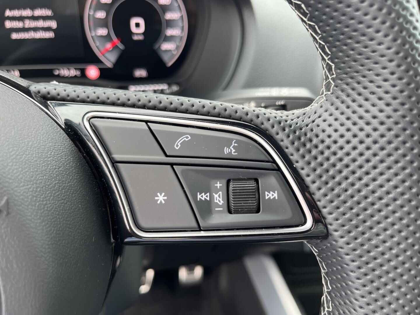 Bild über Audi Q2 S line 35 TDI S tronic - für weitere Informationen kontaktieren Sie den Audi Partner