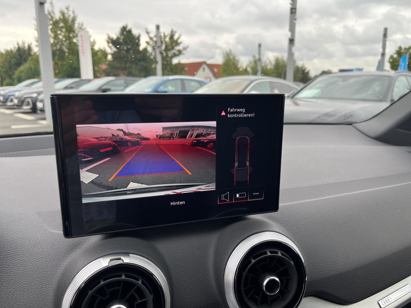 Bild über Audi Q2 S line 35 TDI S tronic - für weitere Informationen kontaktieren Sie den Audi Partner