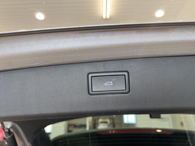 2025 Volkswagen Tiguan SE - Photo 19