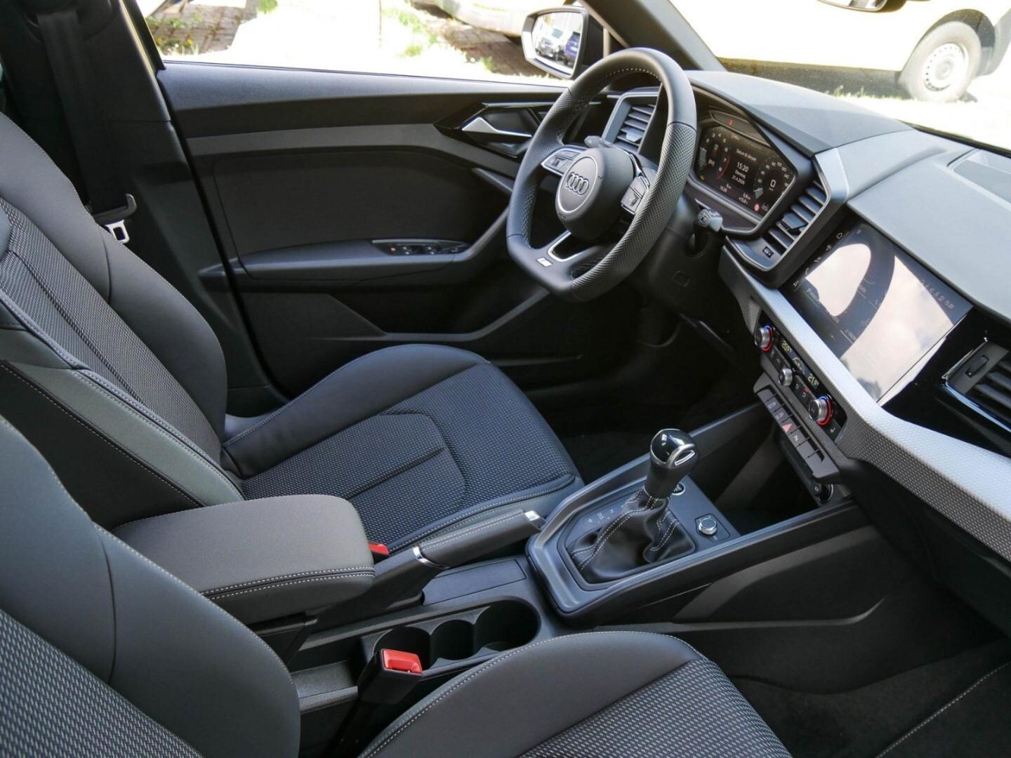 Bild über Audi A1 Sportback S line 30 TFSI S tronic - für weitere Informationen kontaktieren Sie den Audi Partner