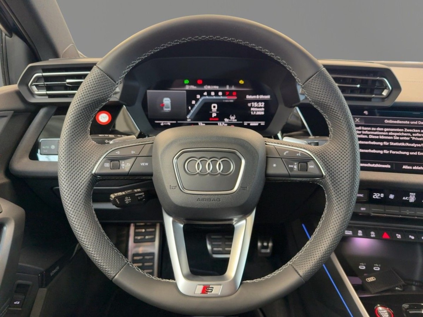 Bild über Audi S3 Limousine TFSI quattro S tronic - für weitere Informationen kontaktieren Sie den Audi Partner