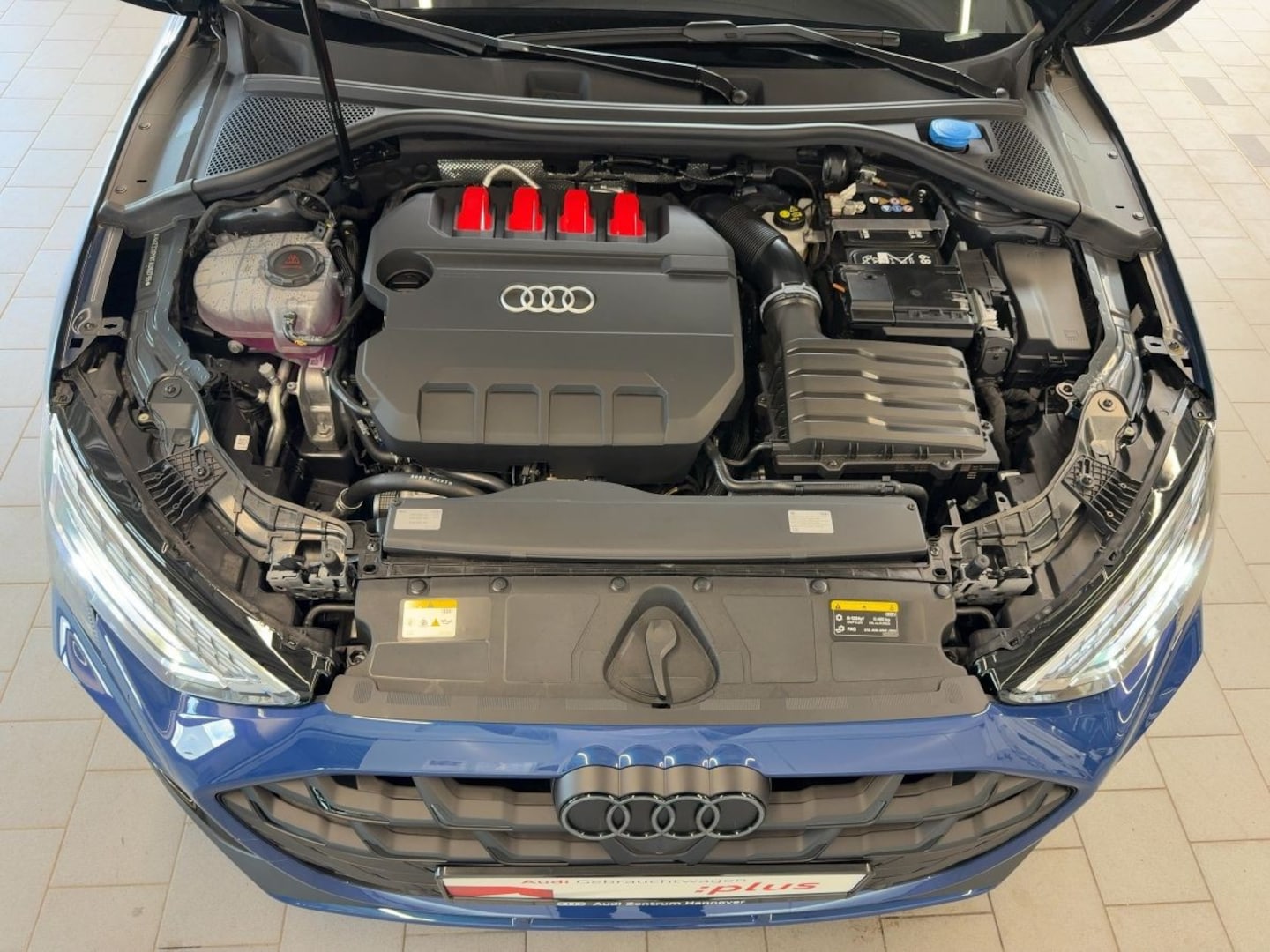 Bild über Audi S3 Limousine TFSI quattro S tronic - für weitere Informationen kontaktieren Sie den Audi Partner
