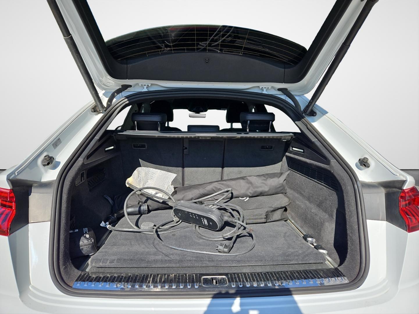 Image about Audi Q8 TFSI e 55 TFSI e quattro tiptronic