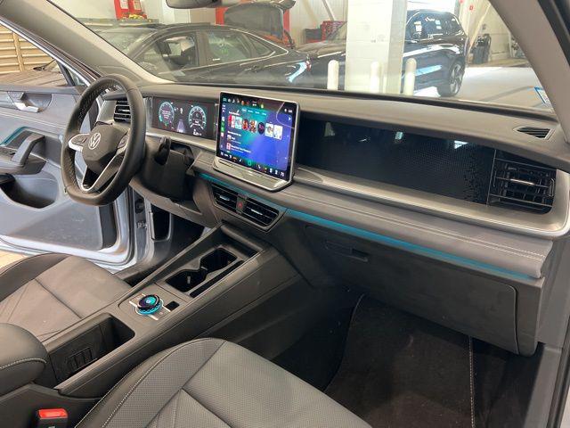 2025 Volkswagen Tiguan SE - Photo 25