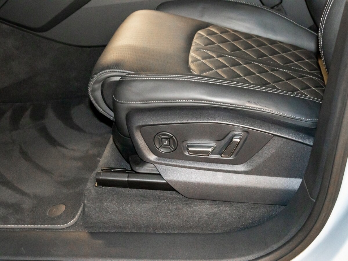 Image about Audi SQ7 TFSI quattro tiptronic