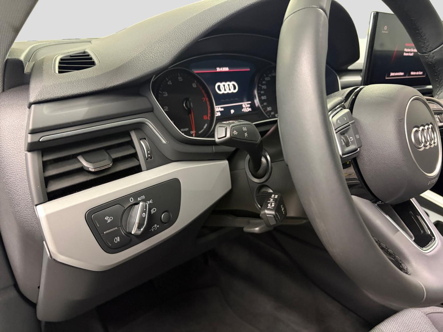Bild über Audi A4 Avant S line 45 TFSI quattro S tronic - für weitere Informationen kontaktieren Sie den Audi Partner
