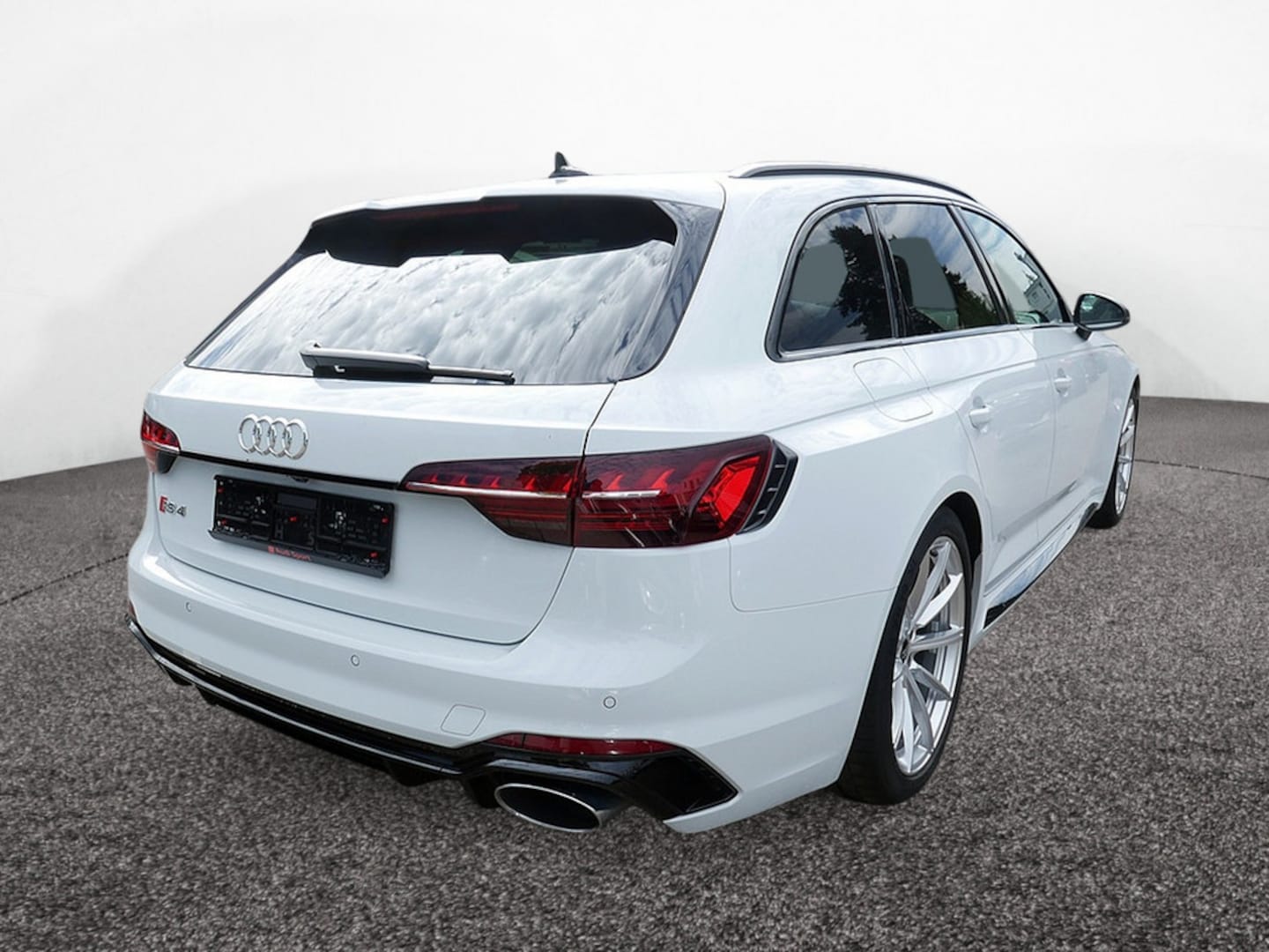 Bild über Audi RS 4 Avant TFSI quattro tiptronic - für weitere Informationen kontaktieren Sie den Audi Partner