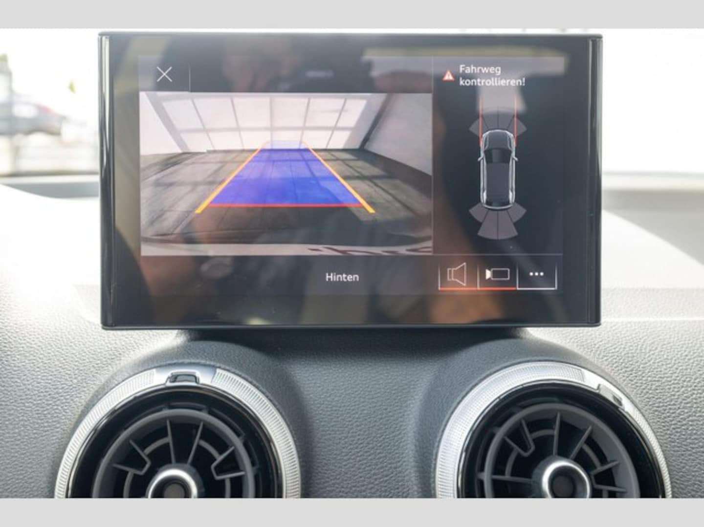 Bild über Audi Q2 advanced 30 TFSI Schaltgetriebe - für weitere Informationen kontaktieren Sie den Audi Partner
