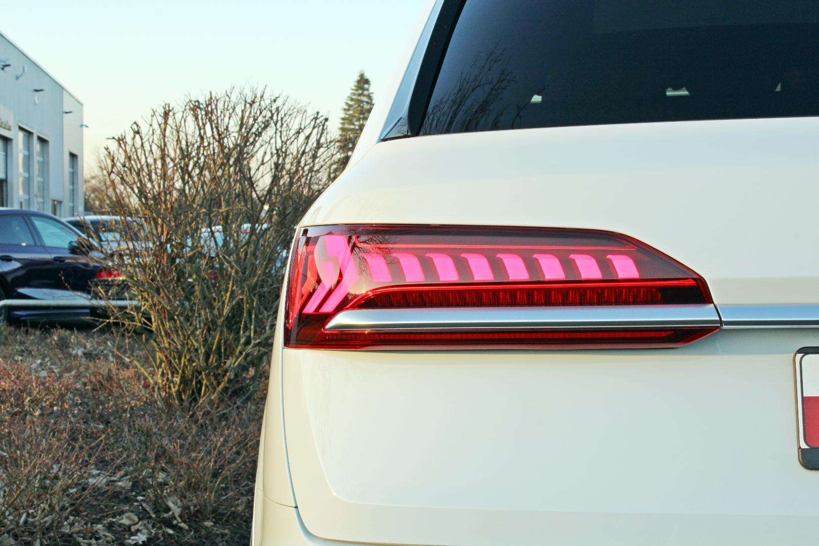 Image about Audi SQ7 TFSI quattro tiptronic