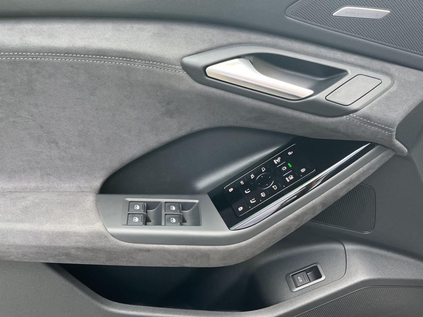 Image about Audi Q6 SUV e-tron e-tron performance