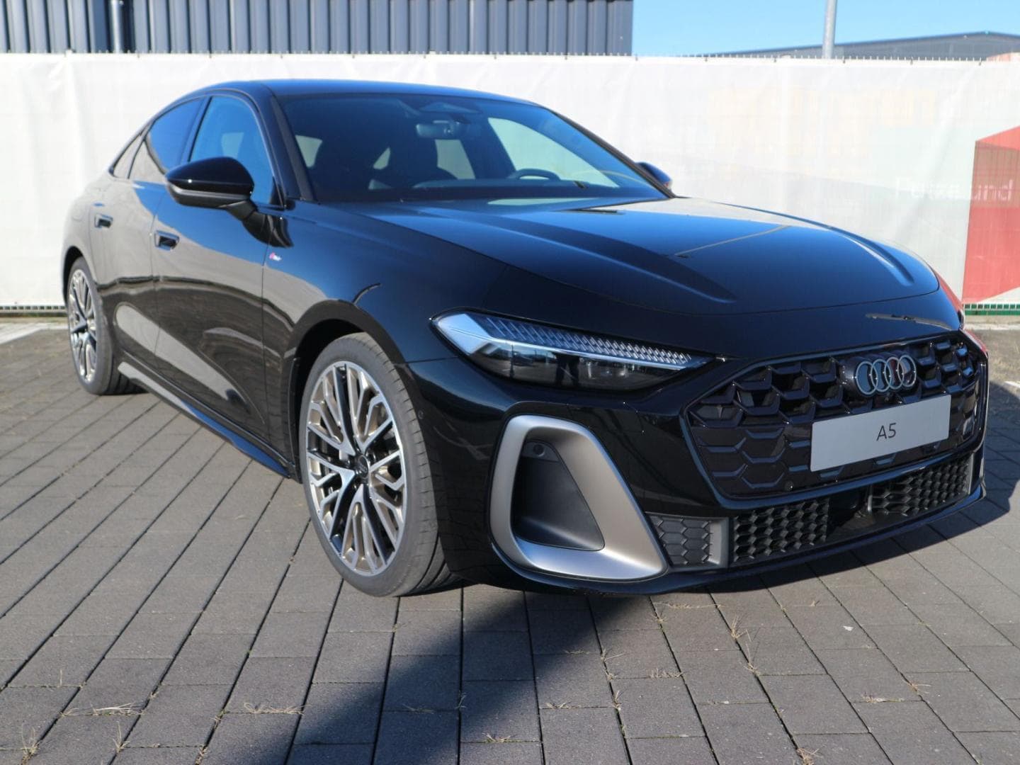 Bild über Audi A5 Limousine TDI quattro 150 kW S tronic - für weitere Informationen kontaktieren Sie den Audi Partner