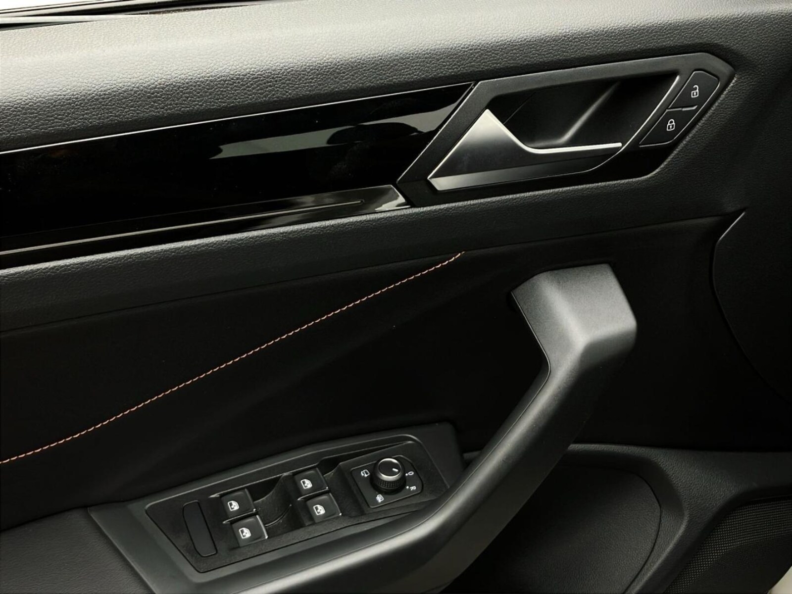 Volkswagen T-Roc Cabriolet – Bild 15