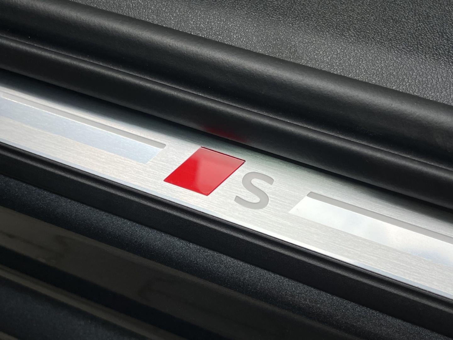 Image about Audi Q6 SUV e-tron e-tron performance