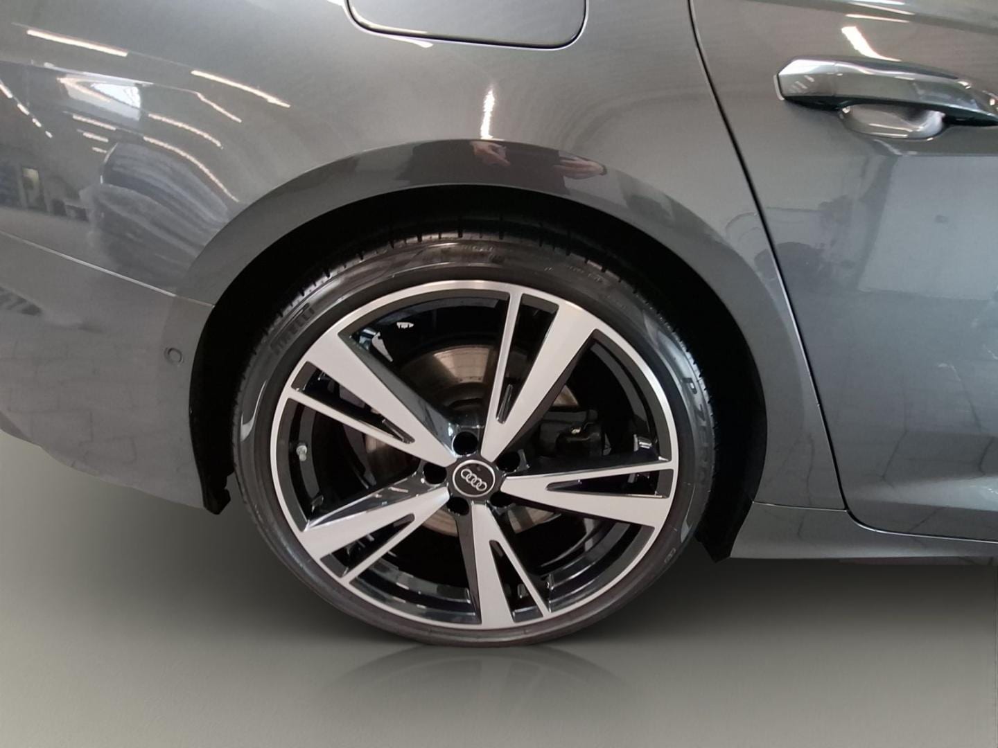 Bild über Audi S6 Avant TDI quattro tiptronic - für weitere Informationen kontaktieren Sie den Audi Partner