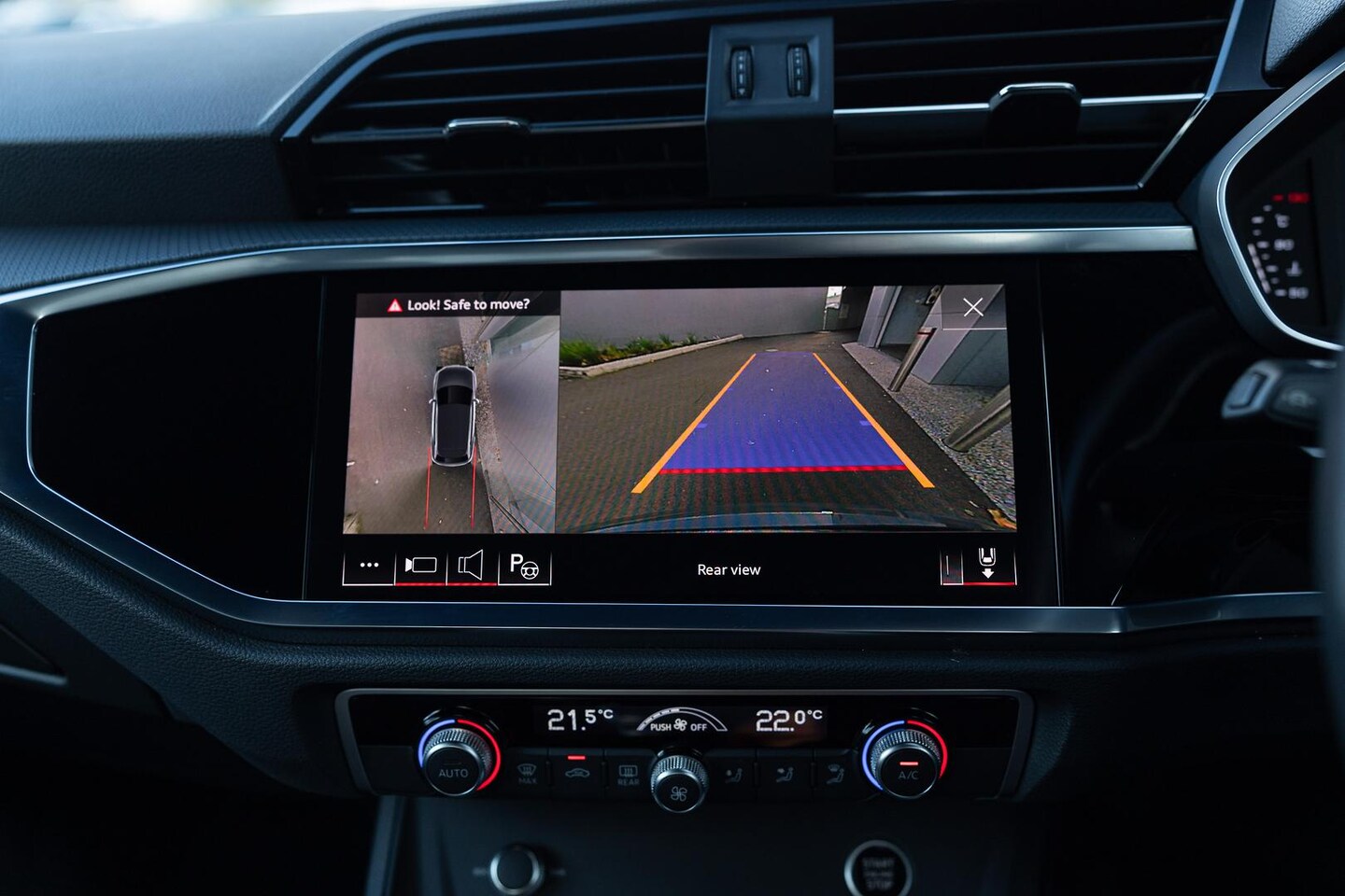 Image about Audi Q3 40 TFSI quattro S tronic
