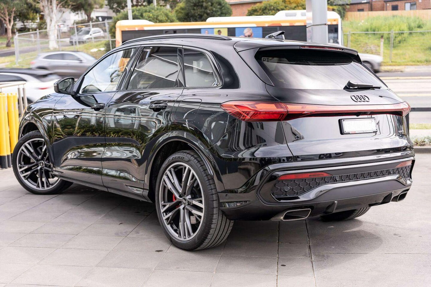 Image about Audi Q5 SUV e-hybrid quattro S tronic