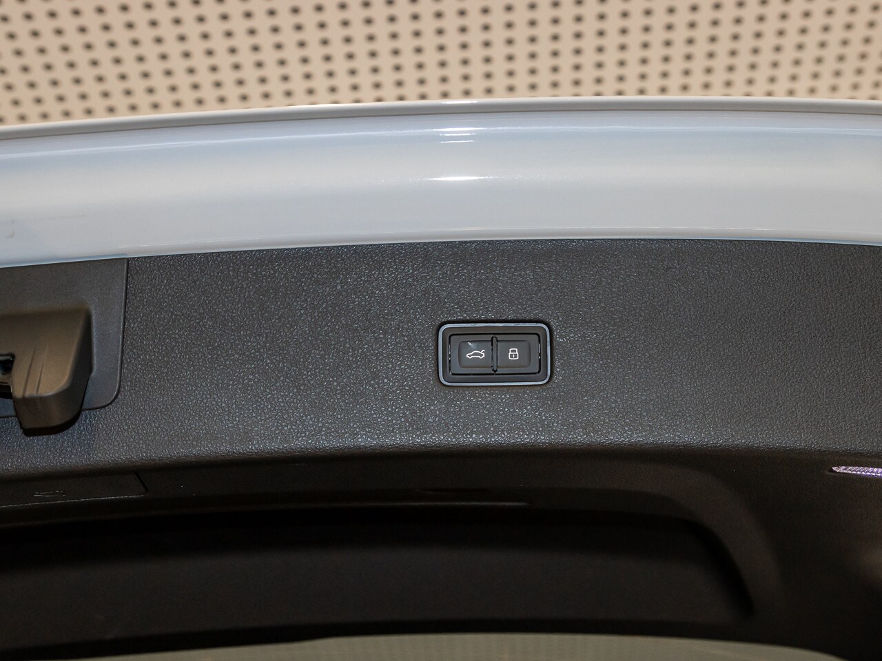 Image about Audi Q8 SUV 45 TDI quattro tiptronic
