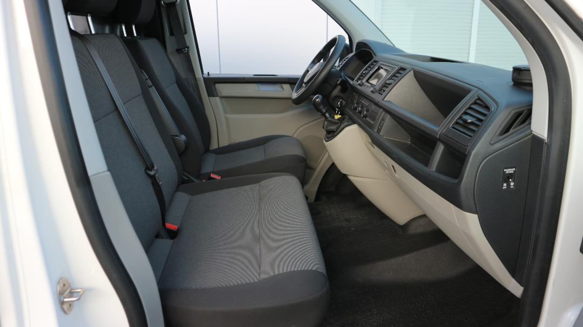 Volkswagen T6 Transporter Kasten kurzer Radstand