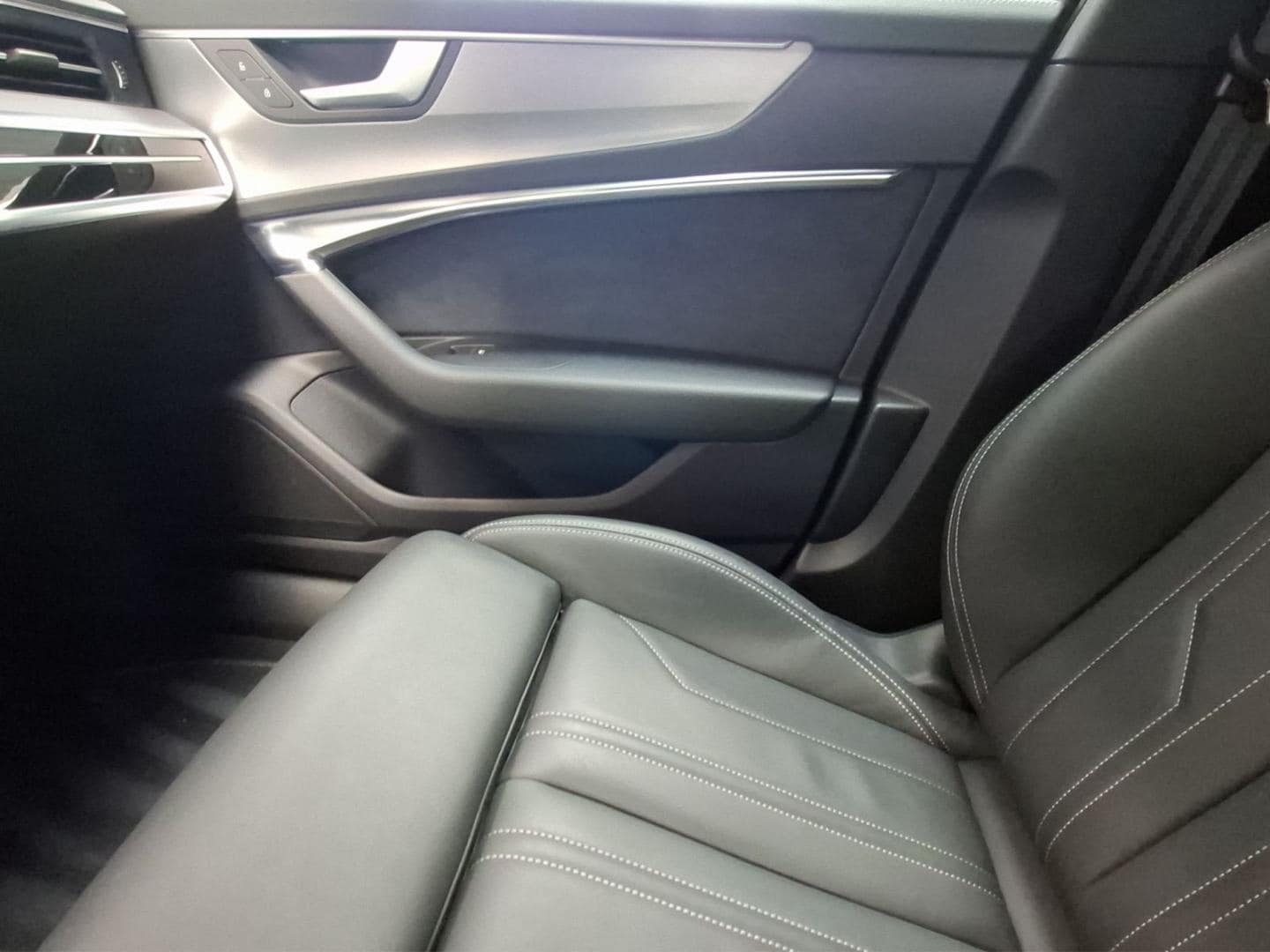 Bild über Audi S6 Avant TDI quattro tiptronic - für weitere Informationen kontaktieren Sie den Audi Partner
