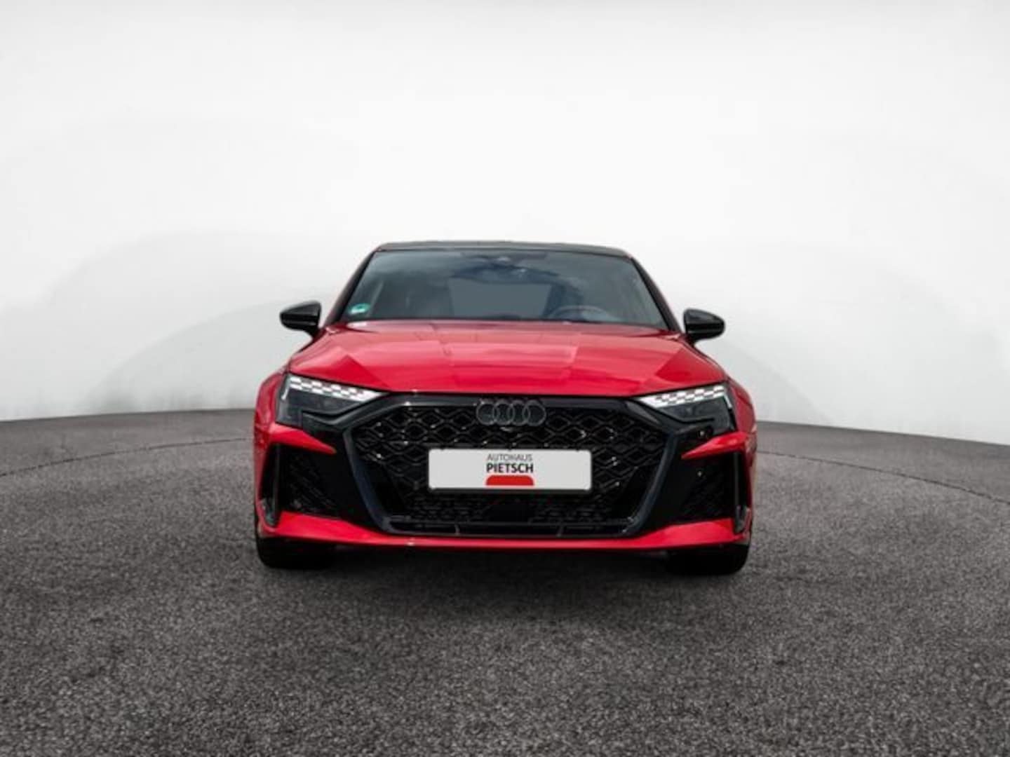 Bild über Audi RS 3 Limousine TFSI quattro S tronic - für weitere Informationen kontaktieren Sie den Audi Partner