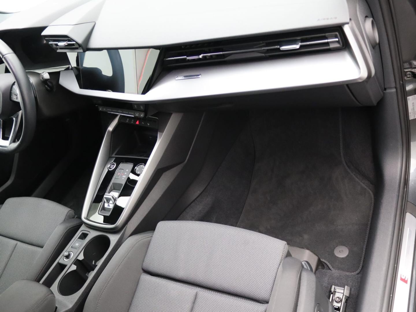 Bild über Audi A3 Sportback S line 35 TFSI S tronic - für weitere Informationen kontaktieren Sie den Audi Partner