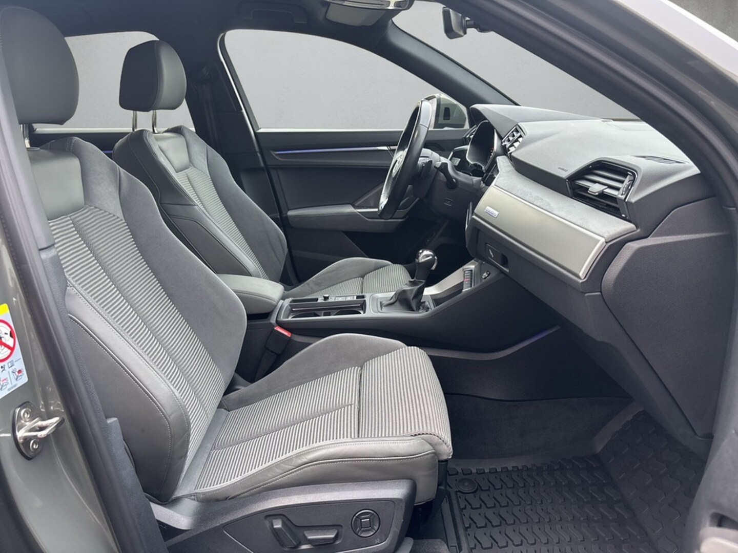 Bild über Audi Q3 S line 40 TFSI quattro S tronic - für weitere Informationen kontaktieren Sie den Audi Partner