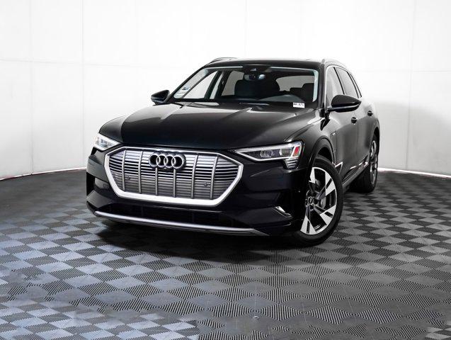 2022 Audi e-tron Premium Plus
