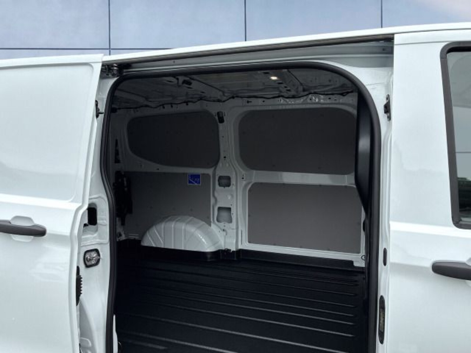 Volkswagen Transporter Kasten kurzer Radstand – Bild 10