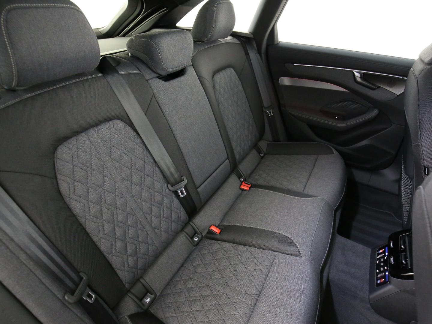 Bild über Audi A6 Avant edition one TDI quattro 150 kW S tronic - für weitere Informationen kontaktieren Sie den Audi Partner