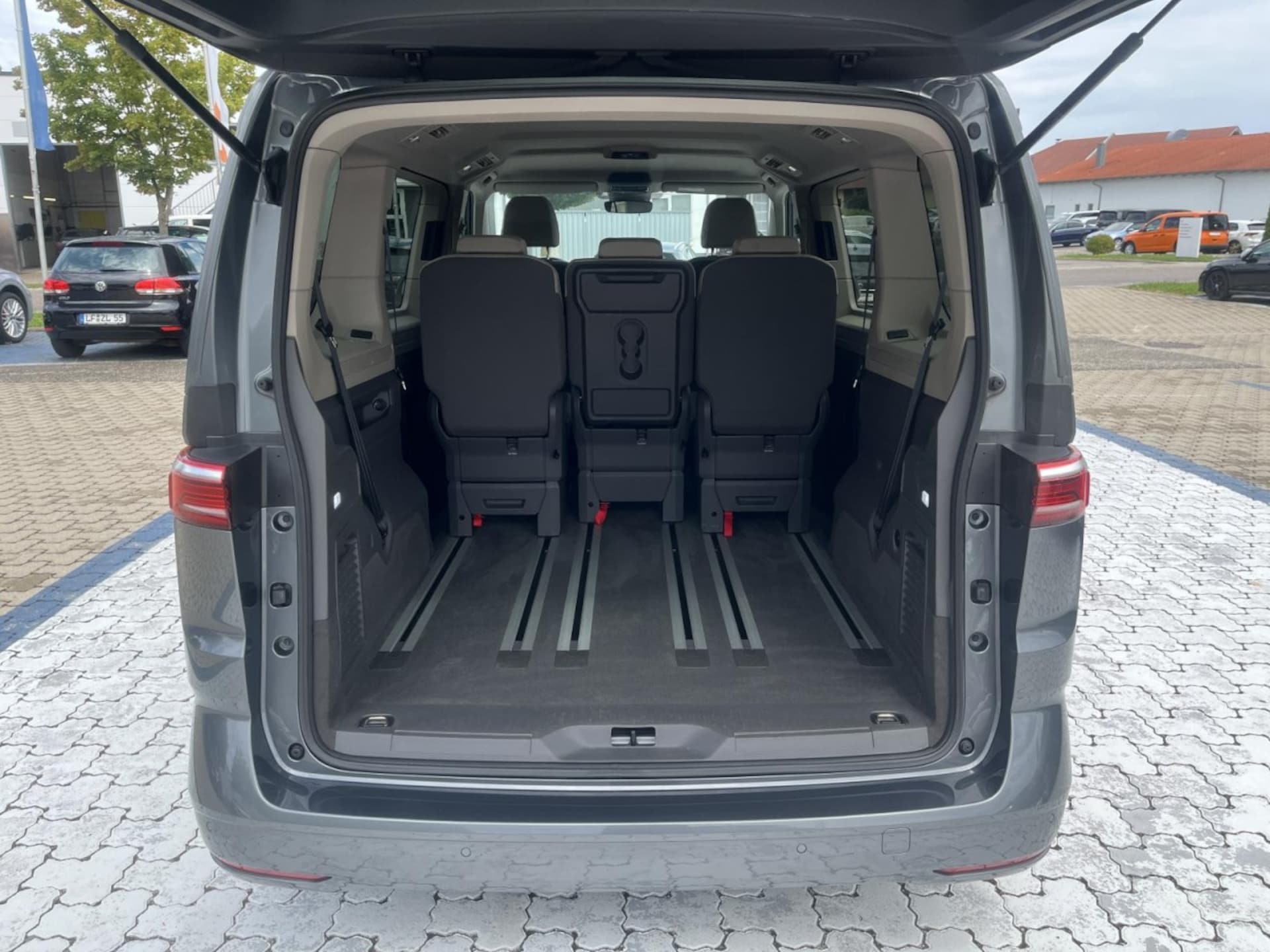Volkswagen Multivan Basis-Modell