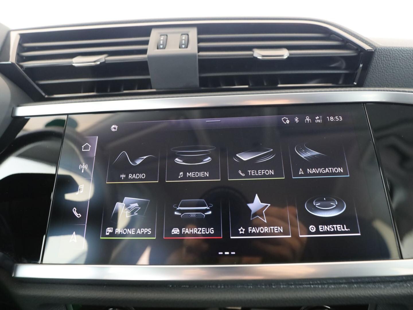 Bild über Audi Q3 S line 35 TFSI S tronic - für weitere Informationen kontaktieren Sie den Audi Partner