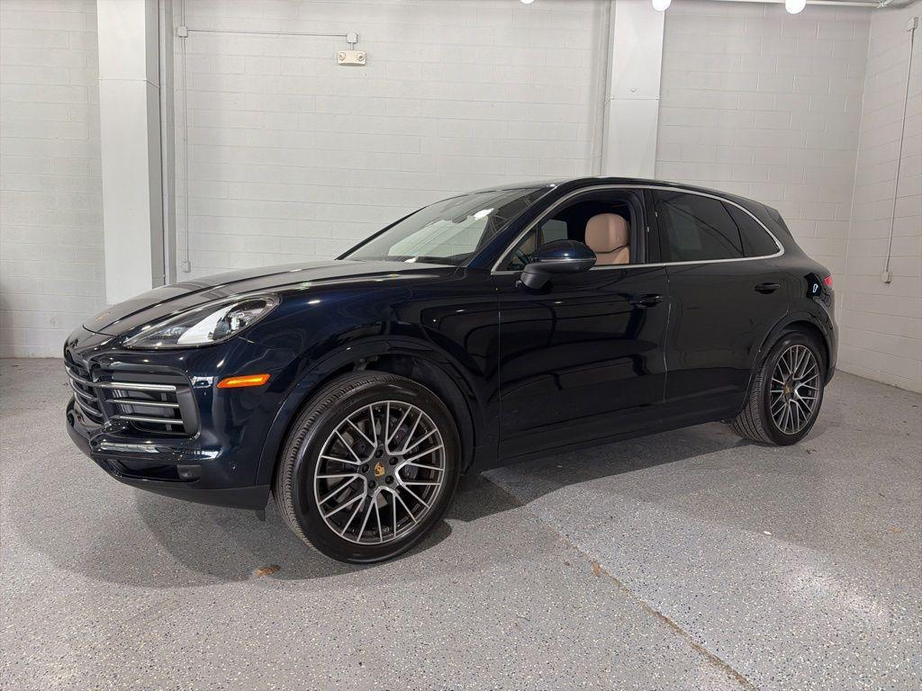 2023 Porsche Cayenne Platinum Edition's photo