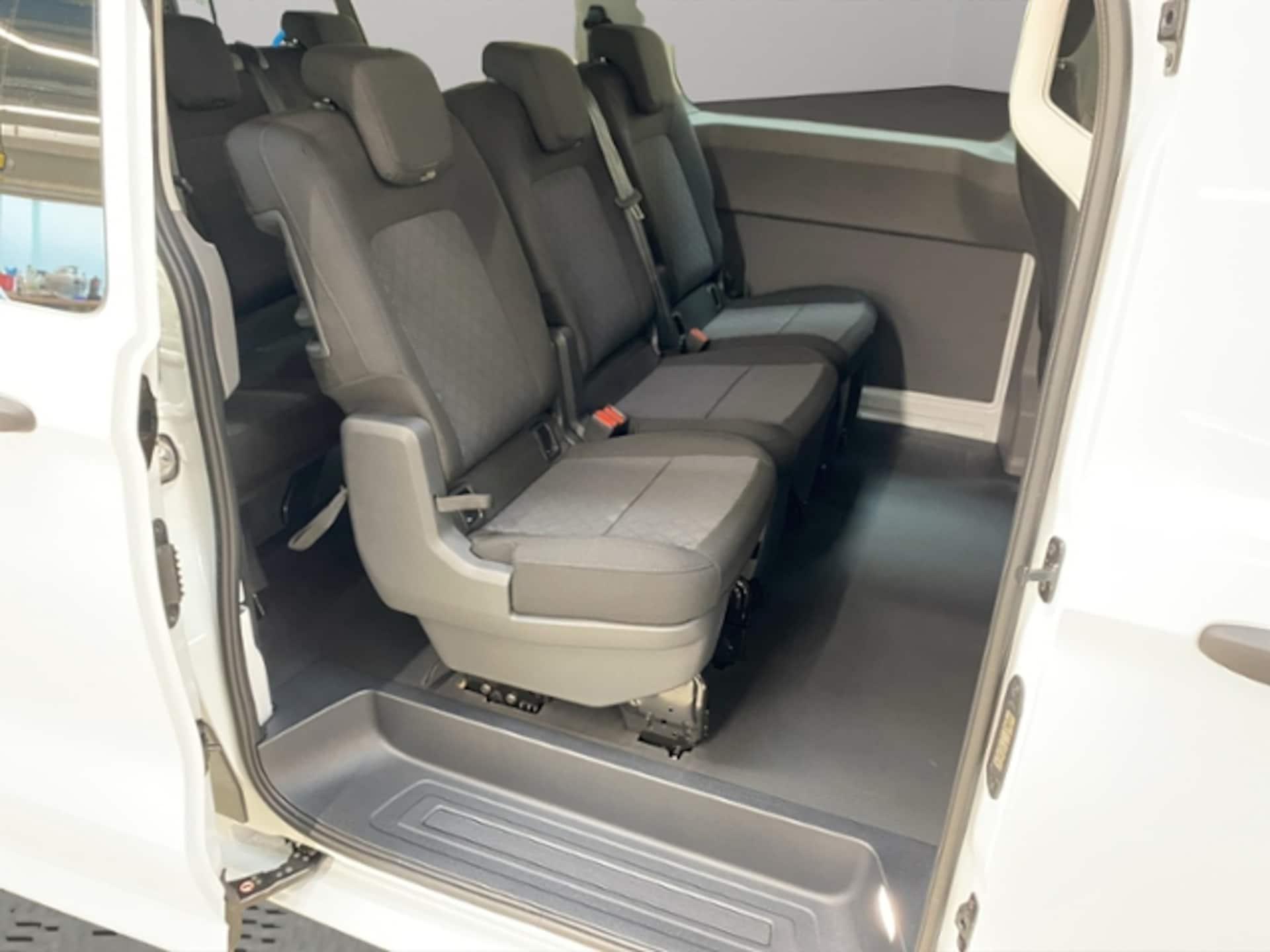 Volkswagen Transporter Kombi langer Radstand