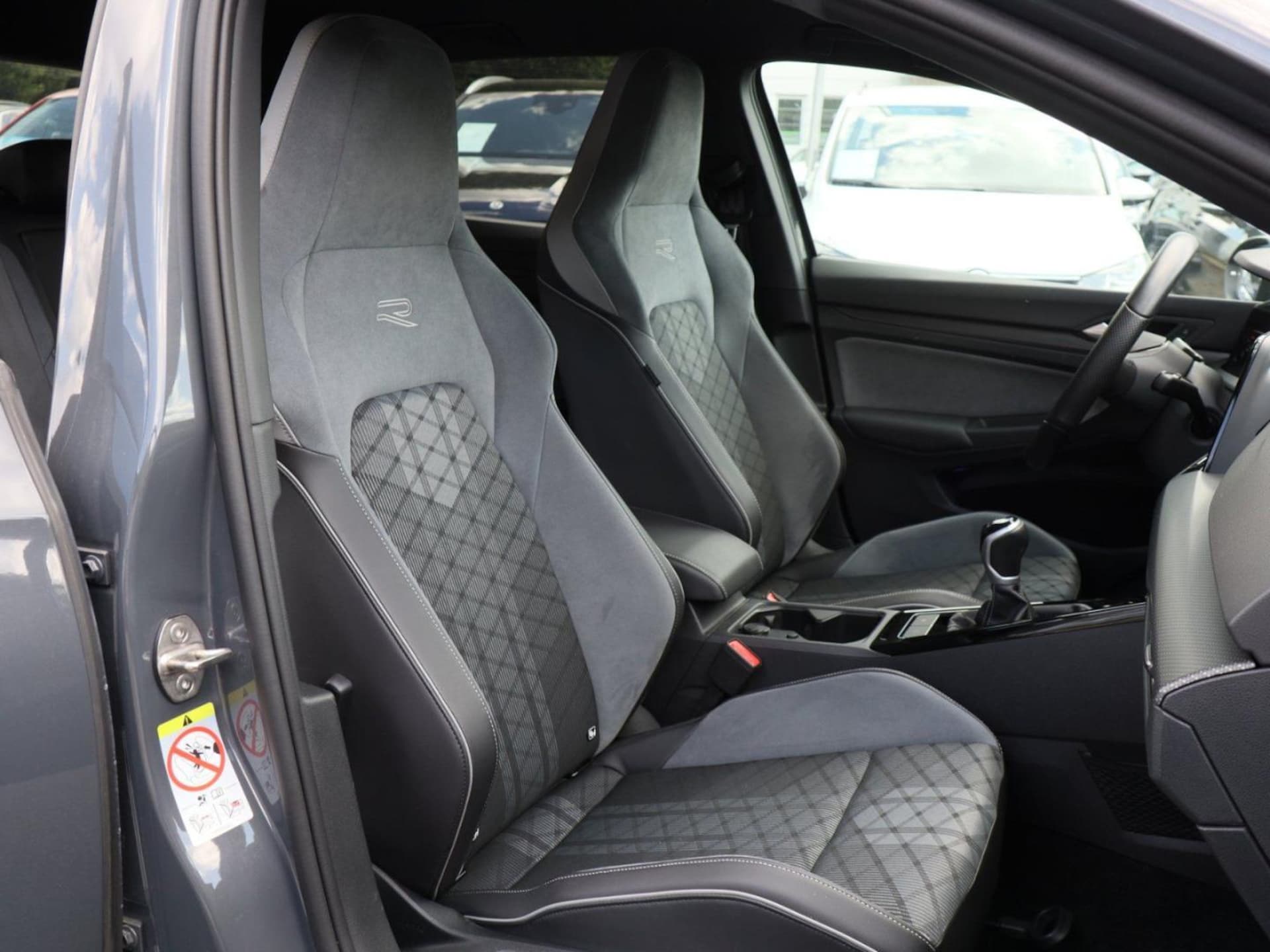 Volkswagen Golf R-Line