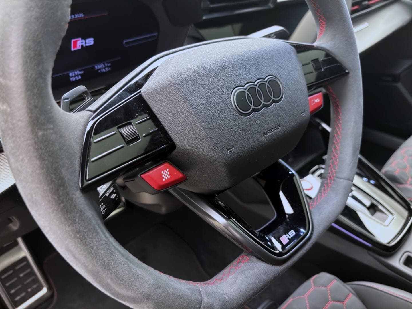 Bild über Audi RS 3 Limousine TFSI quattro 294 kW S tronic - für weitere Informationen kontaktieren Sie den Audi Partner