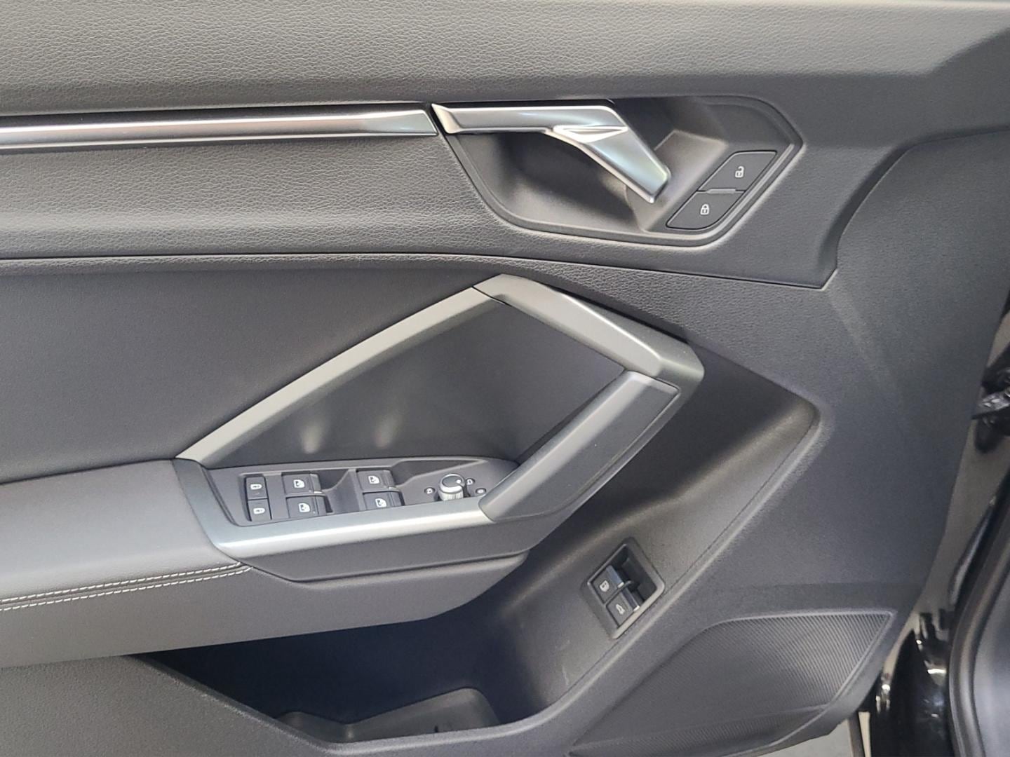 Bild über Audi Q3 TFSI e S line 45 TFSI e S tronic - für weitere Informationen kontaktieren Sie den Audi Partner