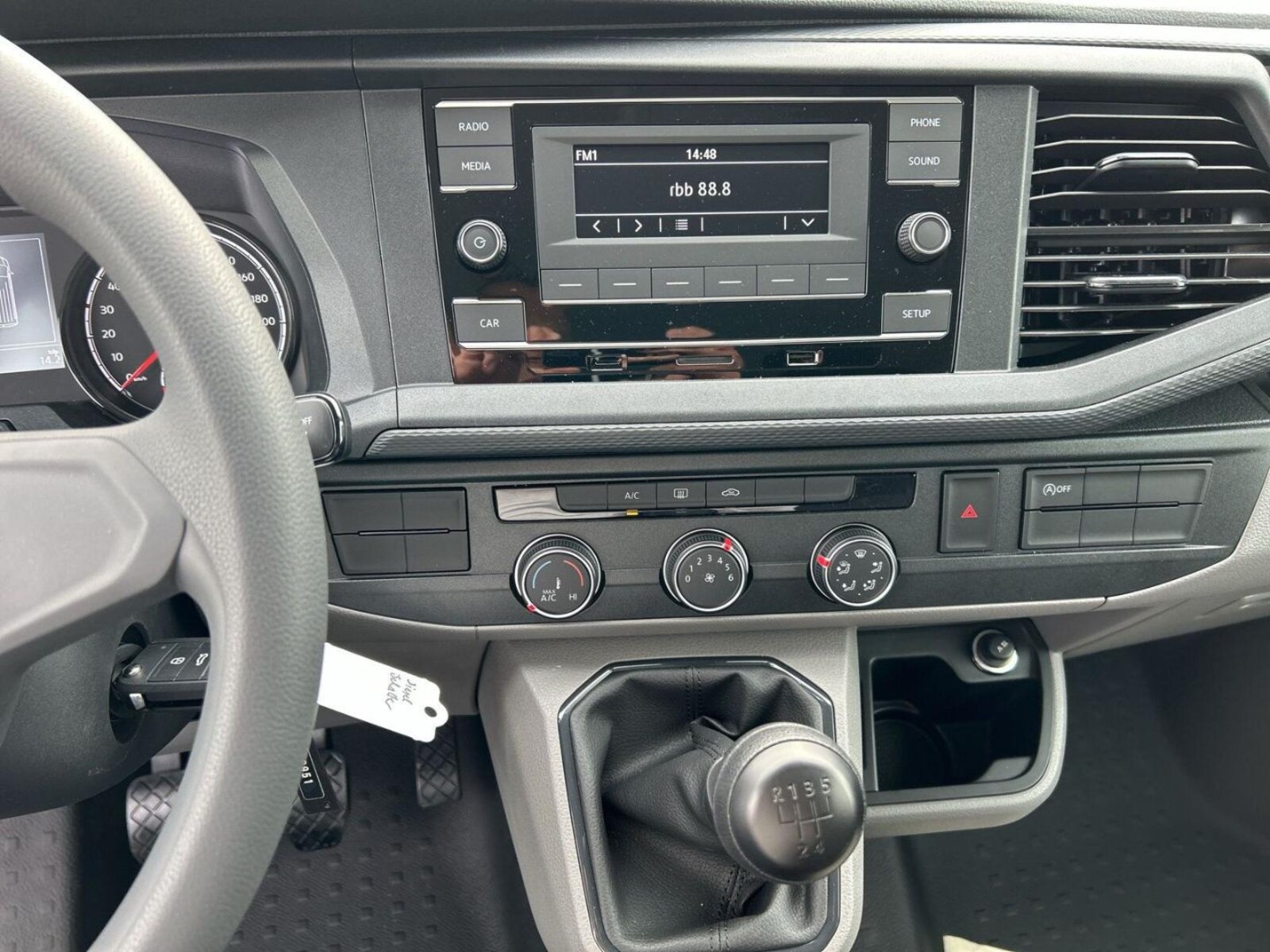 Volkswagen T6.1 Transporter Kombi kurzer Radstand – Bild 14