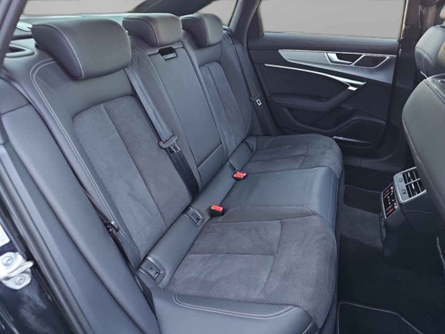 Bild über Audi S6 Limousine TDI quattro tiptronic - für weitere Informationen kontaktieren Sie den Audi Partner