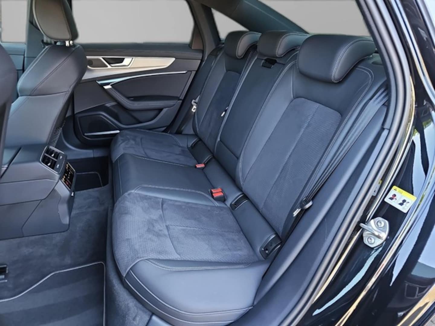Bild über Audi S6 Limousine TDI quattro tiptronic - für weitere Informationen kontaktieren Sie den Audi Partner