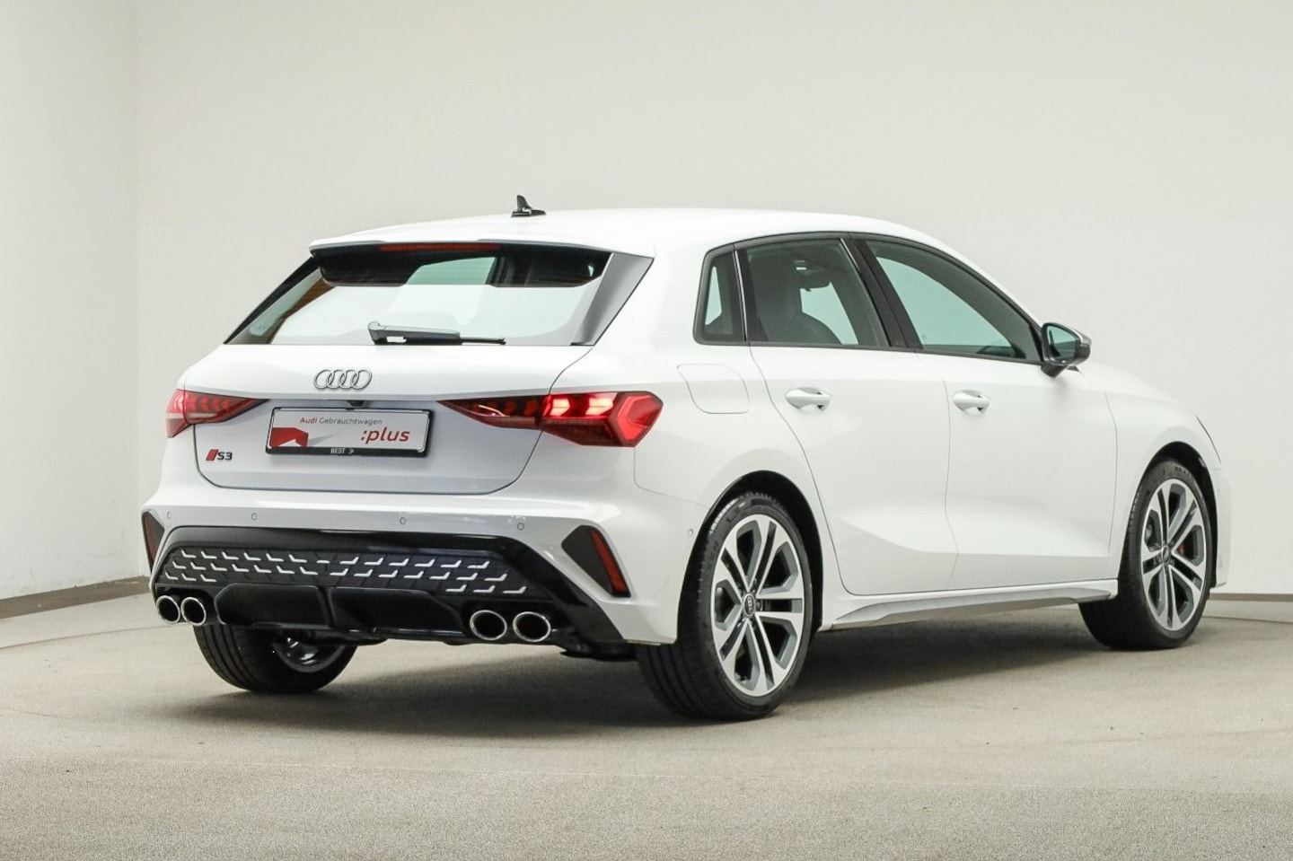 Bild über Audi S3 Sportback TFSI quattro S tronic - für weitere Informationen kontaktieren Sie den Audi Partner