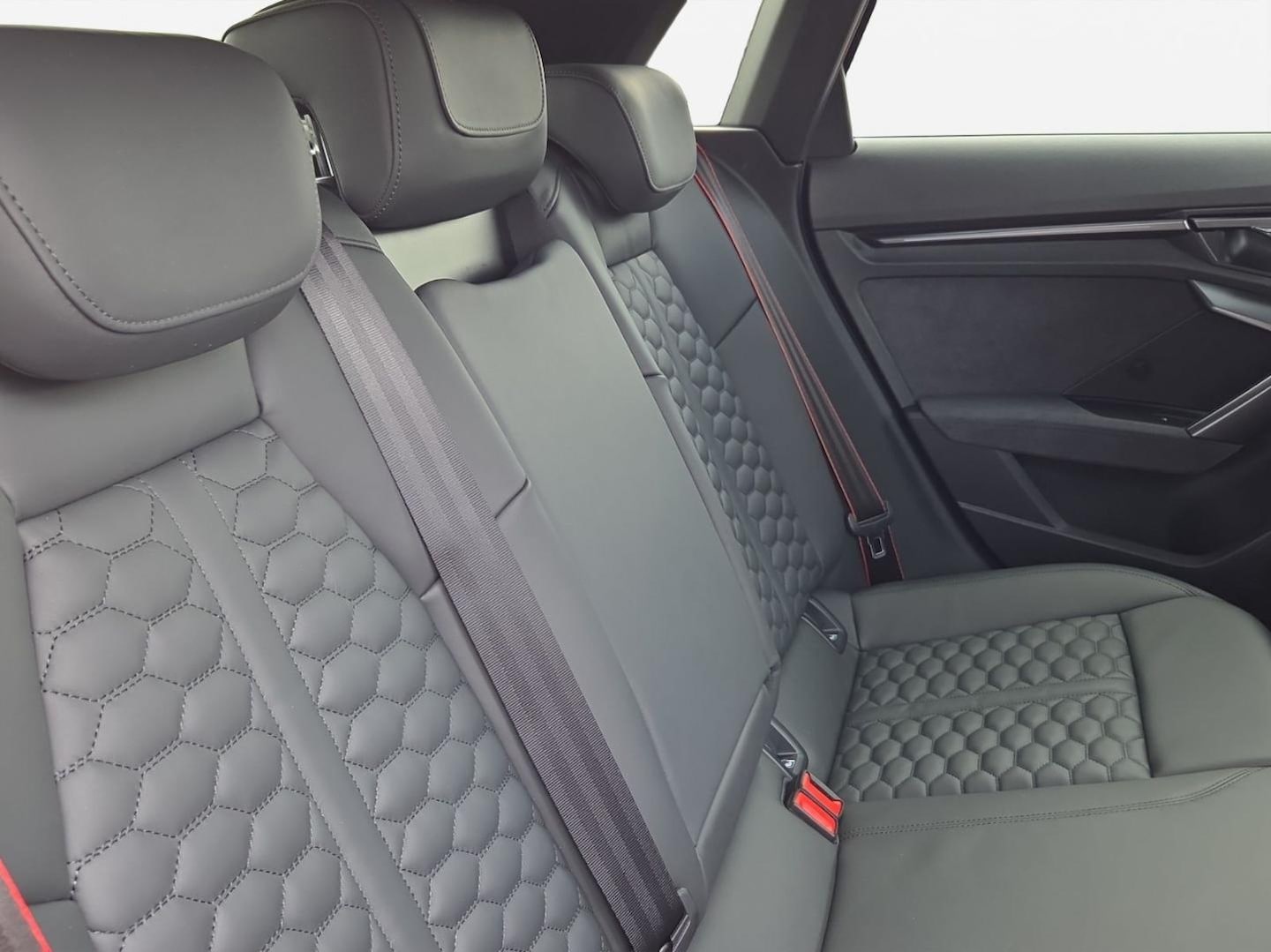 Bild über Audi RS 3 Sportback TFSI quattro 294 kW S tronic - für weitere Informationen kontaktieren Sie den Audi Partner